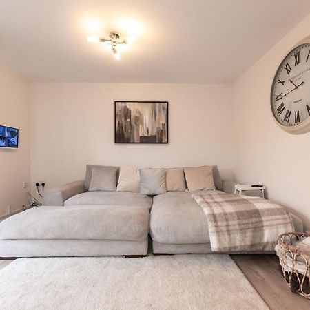 Cheerful 3 Bedroom House - Sleeps 7 Alwalton Luaran gambar