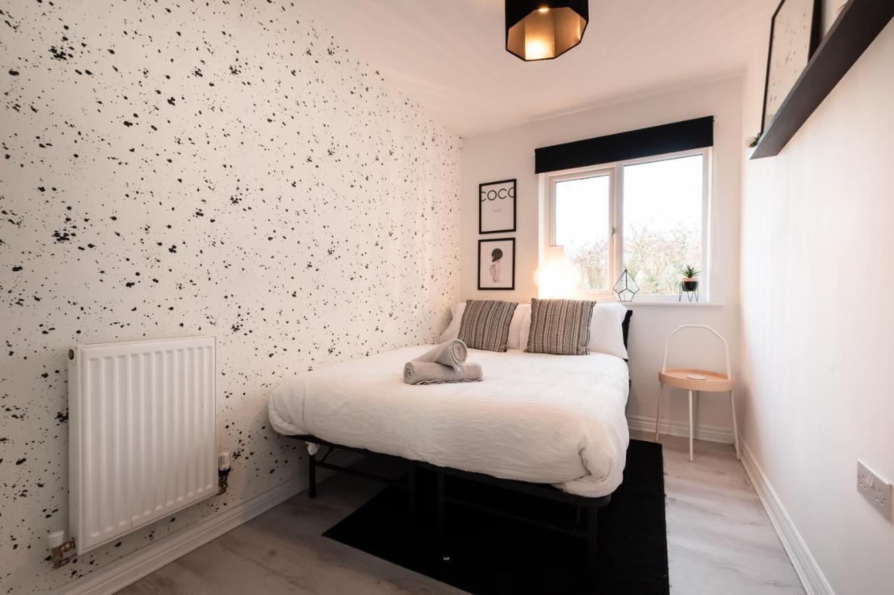 Cheerful 3 Bedroom House - Sleeps 7 Alwalton Luaran gambar