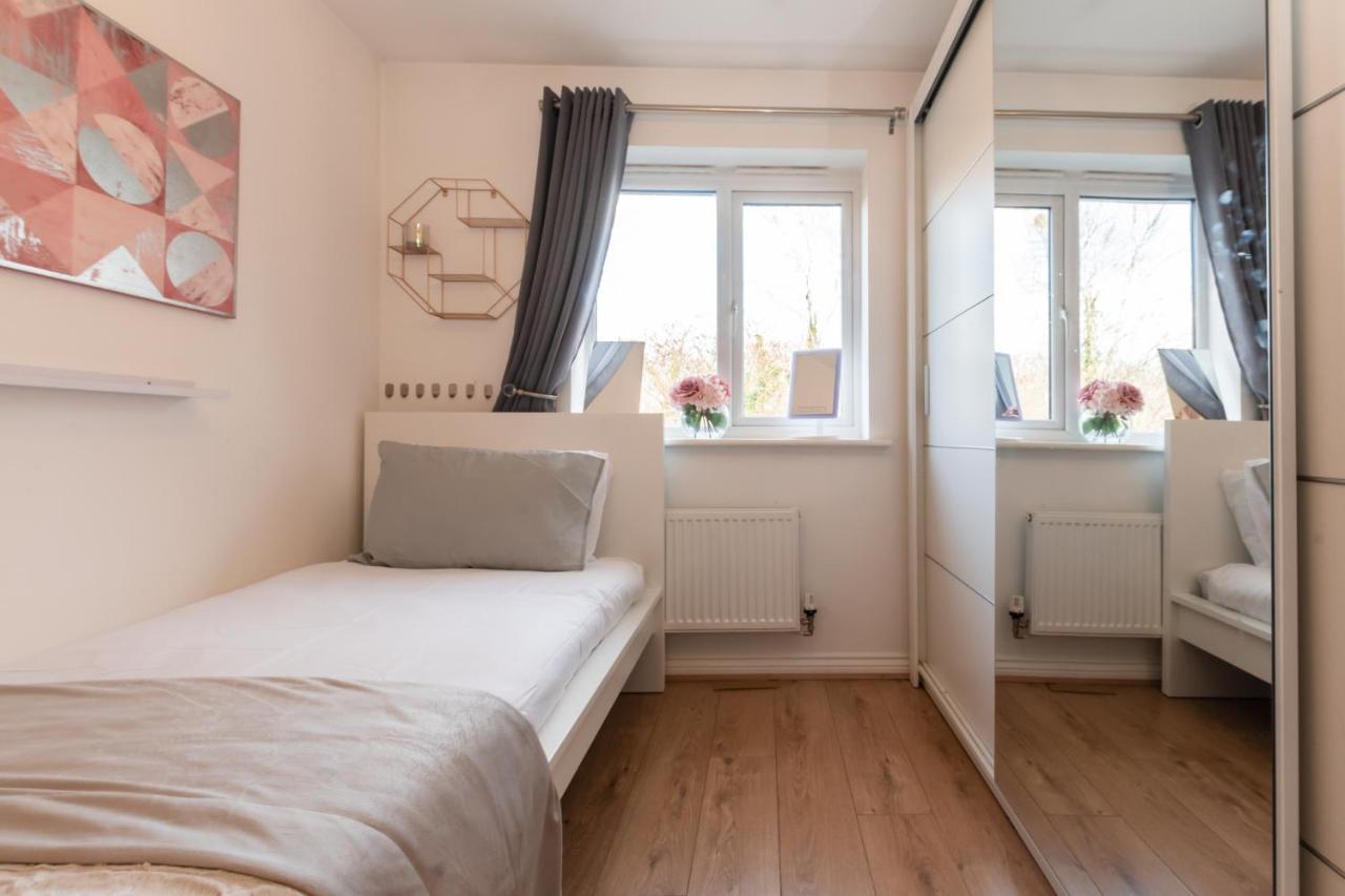 Cheerful 3 Bedroom House - Sleeps 7 Alwalton Luaran gambar