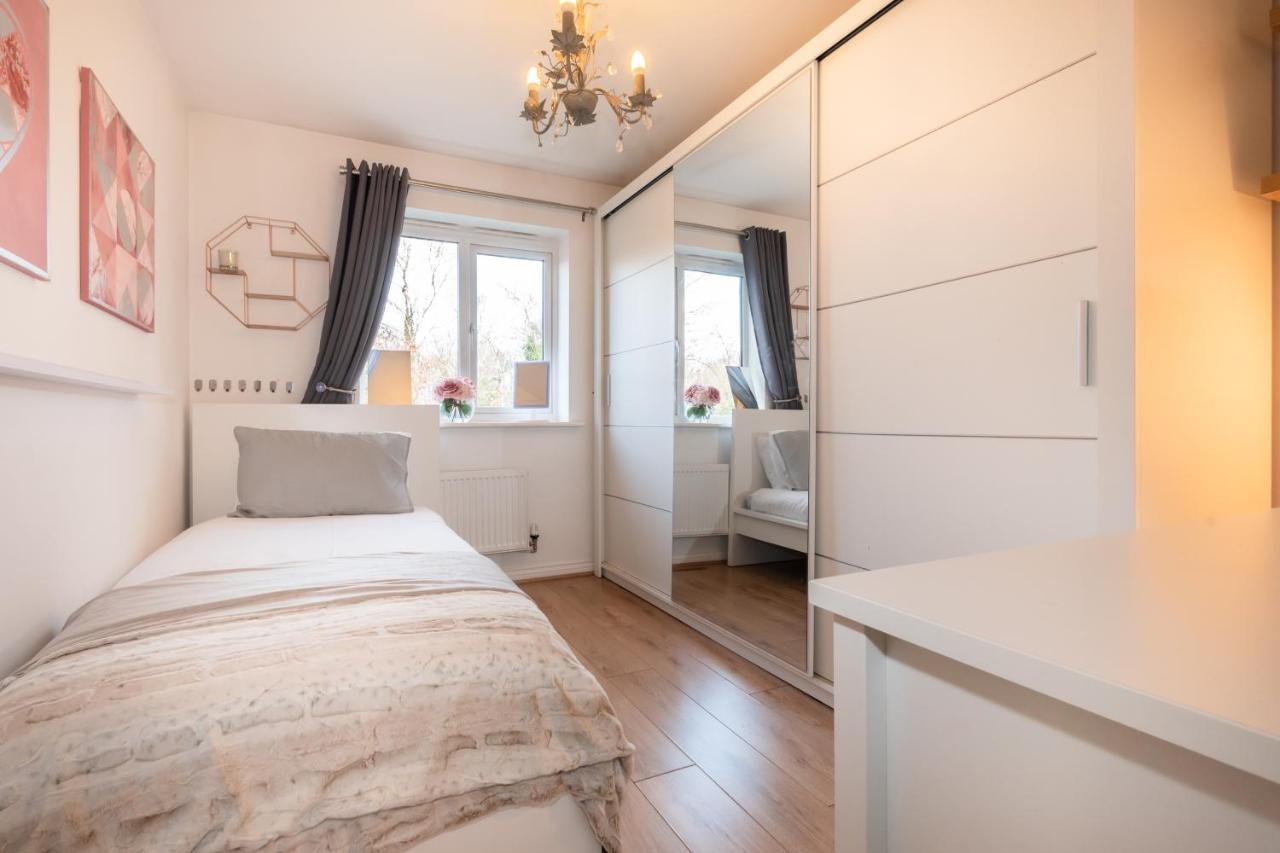 Cheerful 3 Bedroom House - Sleeps 7 Alwalton Luaran gambar