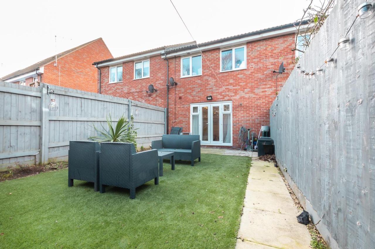 Cheerful 3 Bedroom House - Sleeps 7 Alwalton Luaran gambar