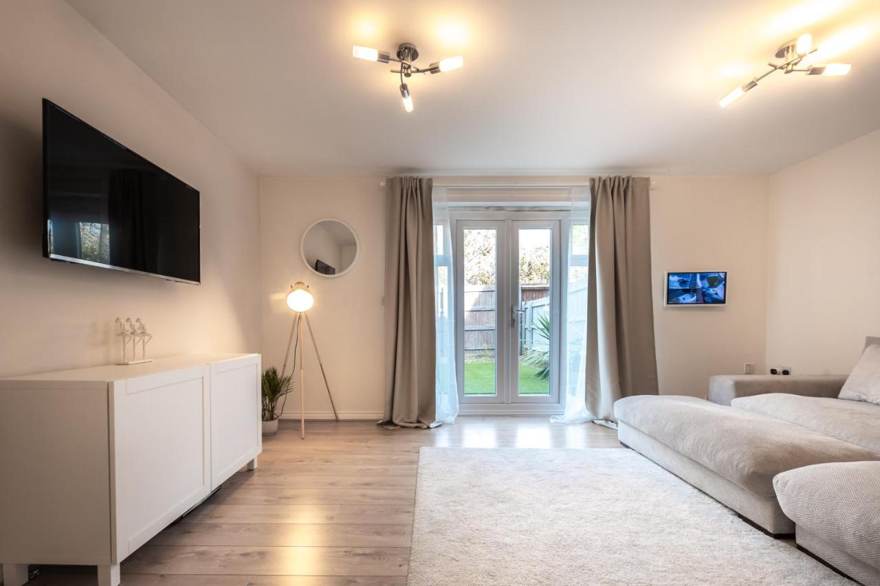 Cheerful 3 Bedroom House - Sleeps 7 Alwalton Luaran gambar
