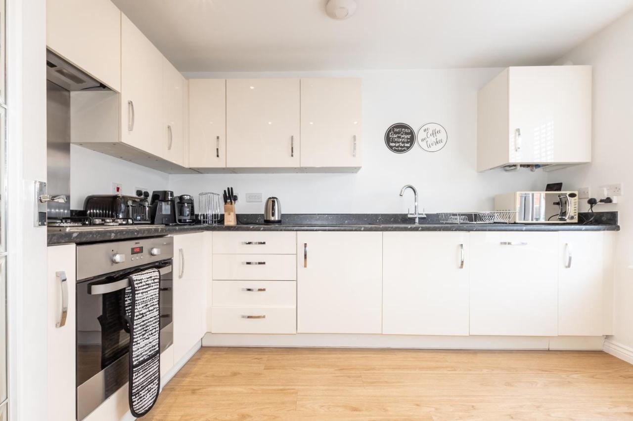Cheerful 3 Bedroom House - Sleeps 7 Alwalton Luaran gambar
